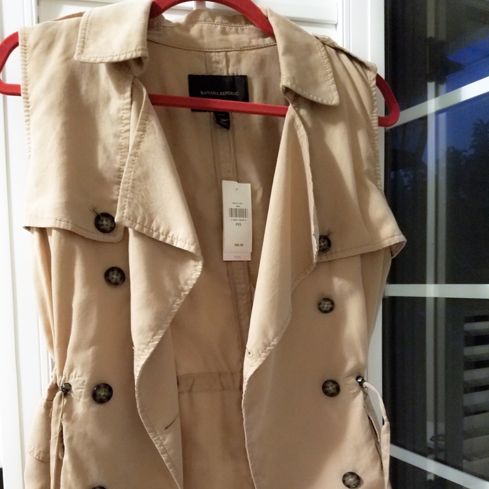 Banana Republic beige vest (never worn)